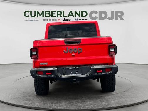 Firecracker Red Clearcoat 2025 Jeep Gladiator Rubicon