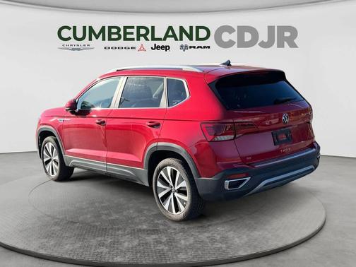 Kings Red Metallic 2023 Volkswagen Taos 1.5T SE