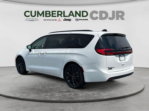 Bright White Clearcoat 2026 Chrysler Pacifica L