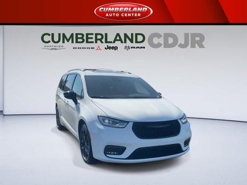 Bright White Clearcoat 2026 Chrysler Pacifica L