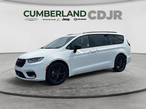 Bright White Clearcoat 2026 Chrysler Pacifica L