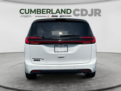 Bright White Clearcoat 2026 Chrysler Pacifica L