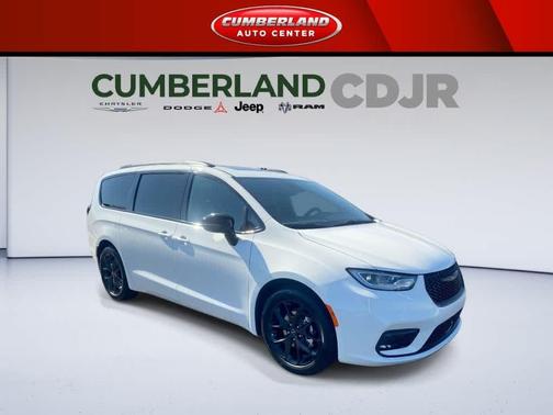 Bright White Clearcoat 2026 Chrysler Pacifica L