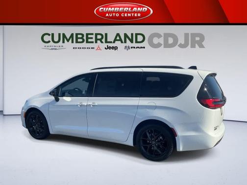 Bright White Clearcoat 2026 Chrysler Pacifica L