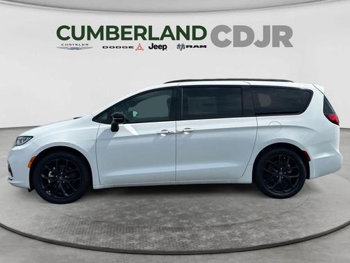 Bright White Clearcoat 2026 Chrysler Pacifica L