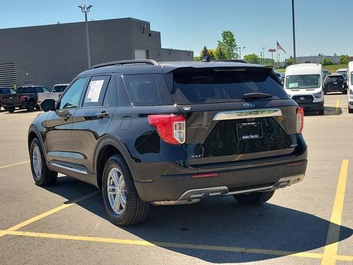 AGATE BLACK METALLIC 2024 Ford Explorer XLT
