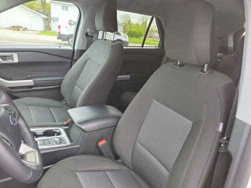 STAR WHITE MET TRI-COAT 2024 Ford Explorer XLT