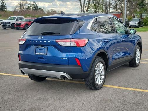 ATLAS BLUE METALLIC 2022 Ford Escape SE