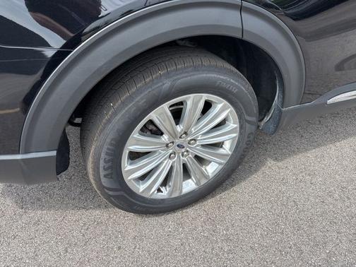 AGATE BLACK METALLIC 2022 Ford Explorer LIMITED