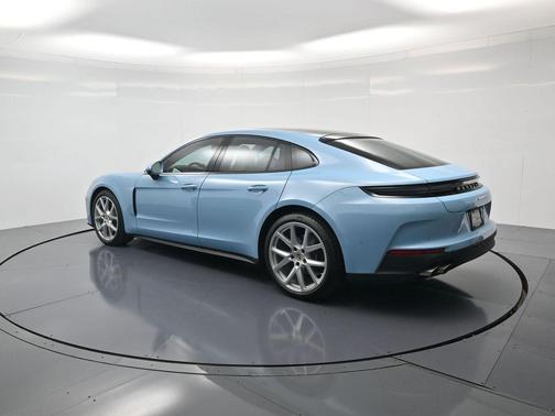 Frozen Blue 2026 Porsche Panamera 4