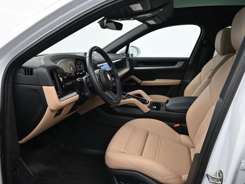 2025 Porsche Cayenne AWD