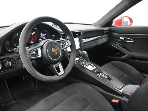 2019 Porsche 911 Carrera 4 GTS