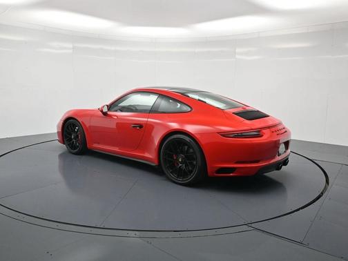 2019 Porsche 911 Carrera 4 GTS