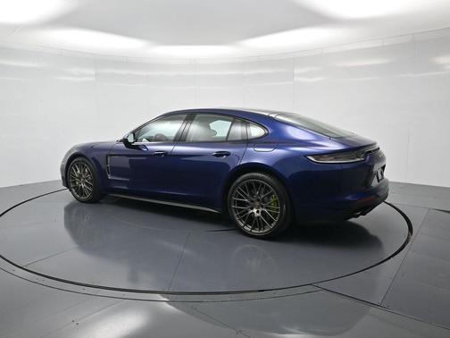 2022 Porsche Panamera 4