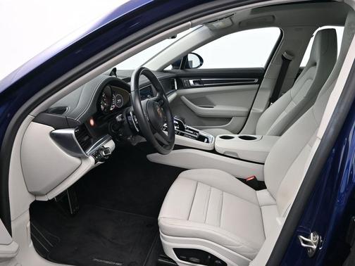 2022 Porsche Panamera 4