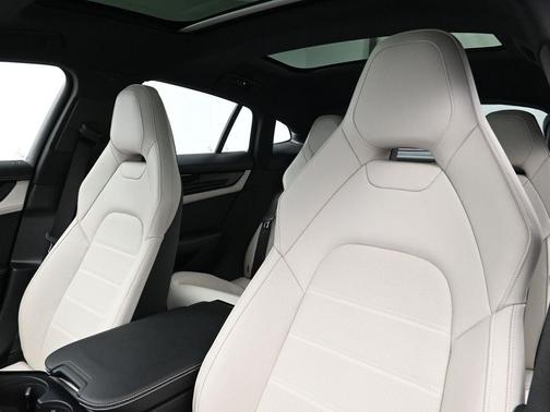 2025 Porsche Panamera Base