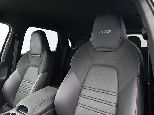 2026 Porsche Cayenne GTS