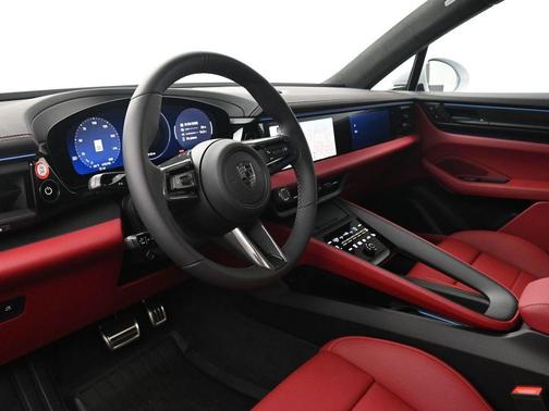 2025 Porsche Macan Turbo