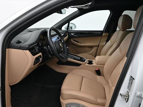 2023 Porsche Macan T