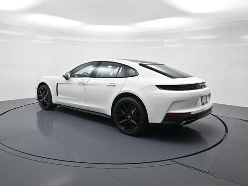 2025 Porsche Panamera 4