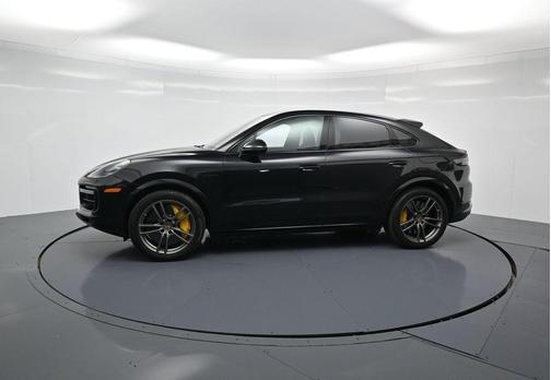 Jet Black Metallic 2022 Porsche Cayenne Turbo S