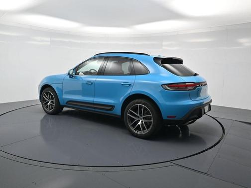 2022 Porsche Macan Base