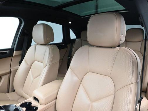 2022 Porsche Macan Base