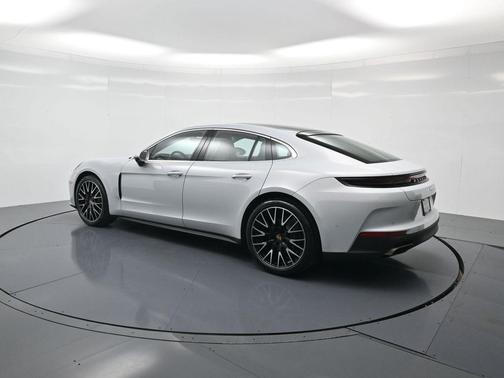 2026 Porsche Panamera Base