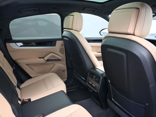 2025 Porsche Cayenne AWD