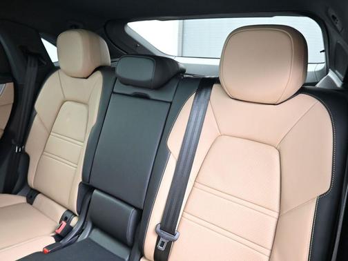 2025 Porsche Cayenne AWD