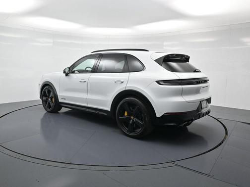2026 Porsche Cayenne GTS