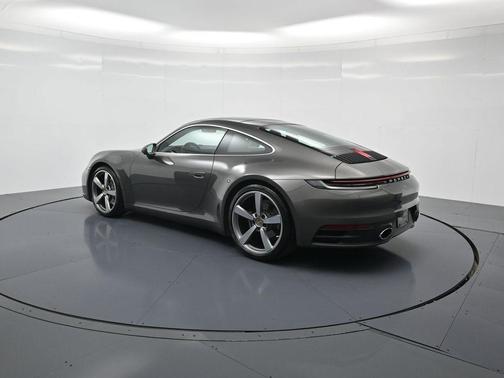 2022 Porsche 911 Carrera