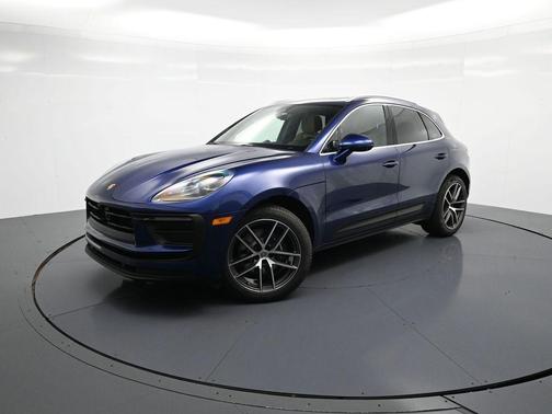 Gentian Blue Metallic 2026 Porsche Macan