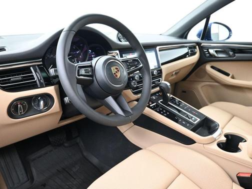 Gentian Blue Metallic 2026 Porsche Macan