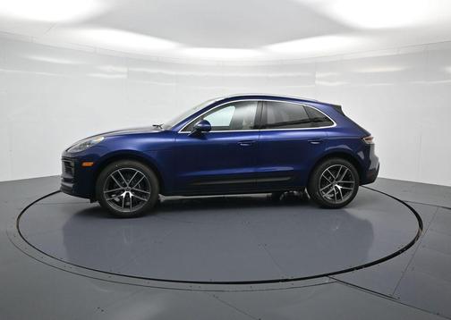 Gentian Blue Metallic 2026 Porsche Macan