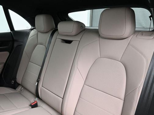 2025 Porsche Macan 4