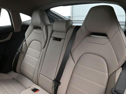 2025 Porsche Panamera 4