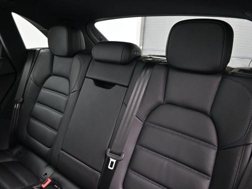 Volcano Grey Metallic 2026 Porsche Macan