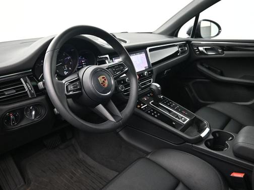 Volcano Grey Metallic 2026 Porsche Macan
