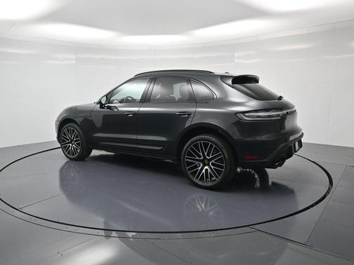 Volcano Grey Metallic 2026 Porsche Macan