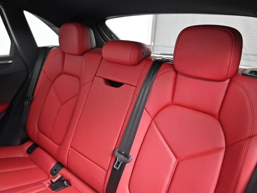 2021 Porsche Macan Base