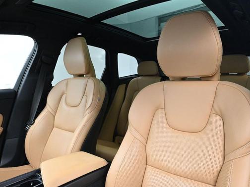 2022 Volvo XC60 B5 Inscription