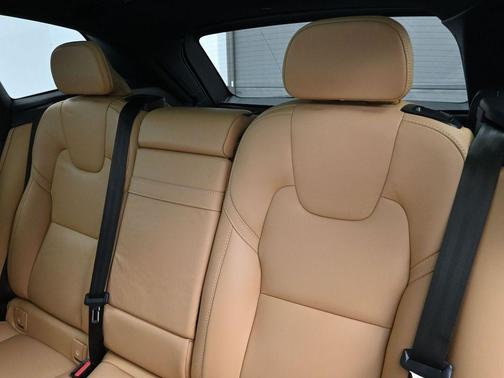2022 Volvo XC60 B5 Inscription