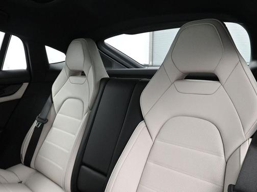 2025 Porsche Panamera 4