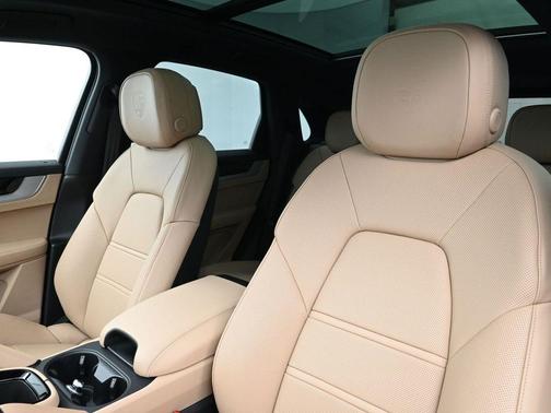 2026 Porsche Cayenne AWD