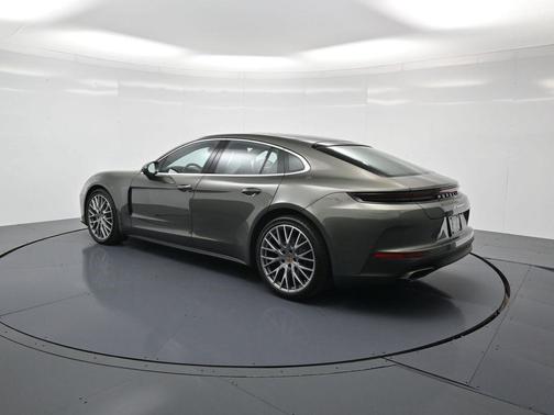 2025 Porsche Panamera 4