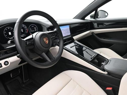 2025 Porsche Panamera 4