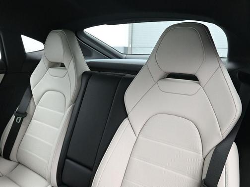 2025 Porsche Panamera 4