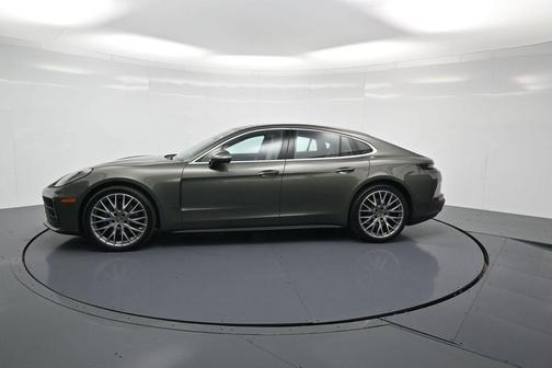 2025 Porsche Panamera 4
