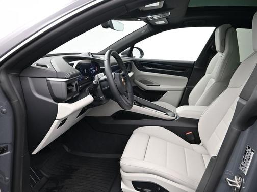 2026 Porsche Macan 4